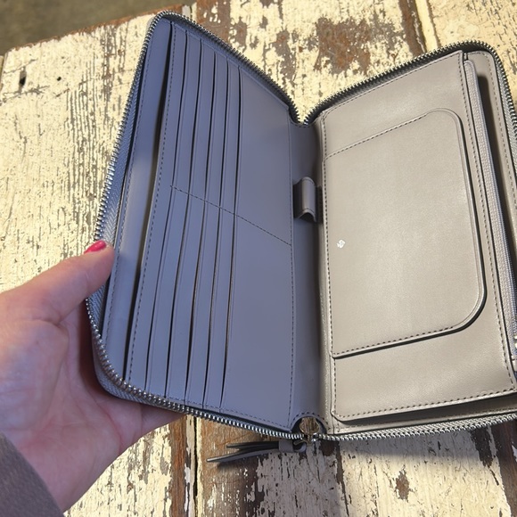 NWOT Kate spade wallet - Picture 3 of 7